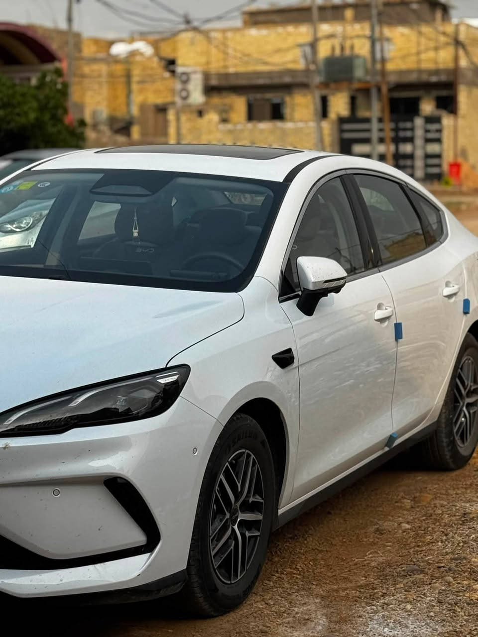 BYD
نوع سيل 5 الفول مواصفات 
ماشيه ع كهرباء 2000 ومكينه5000
المواصفات

فتحه
حساسات امامي+خلفي 
نقاط عمياء 
رادار امامي 
رادار جانبي 
رادار خلفي 
كامرات عدد11
تبريد قطعتين 
اوتو بارك بمعنى تطبك وحدها 
شاشه كبيره 
سياره ع وضع الشركه بعد بيها هواي مواصفات معروفه 
غير متواجد ع فيس 
متوفر واتساب راسلني وتدلل 
*********** 
عنوان كوت
