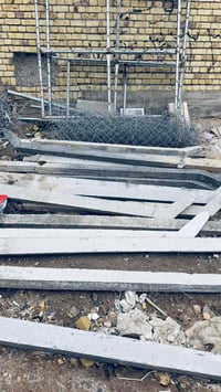 Prcللبيع نضيف صار شهر من تنصب يحتوي على بابين باب اربعه متر طلاكتين وب...