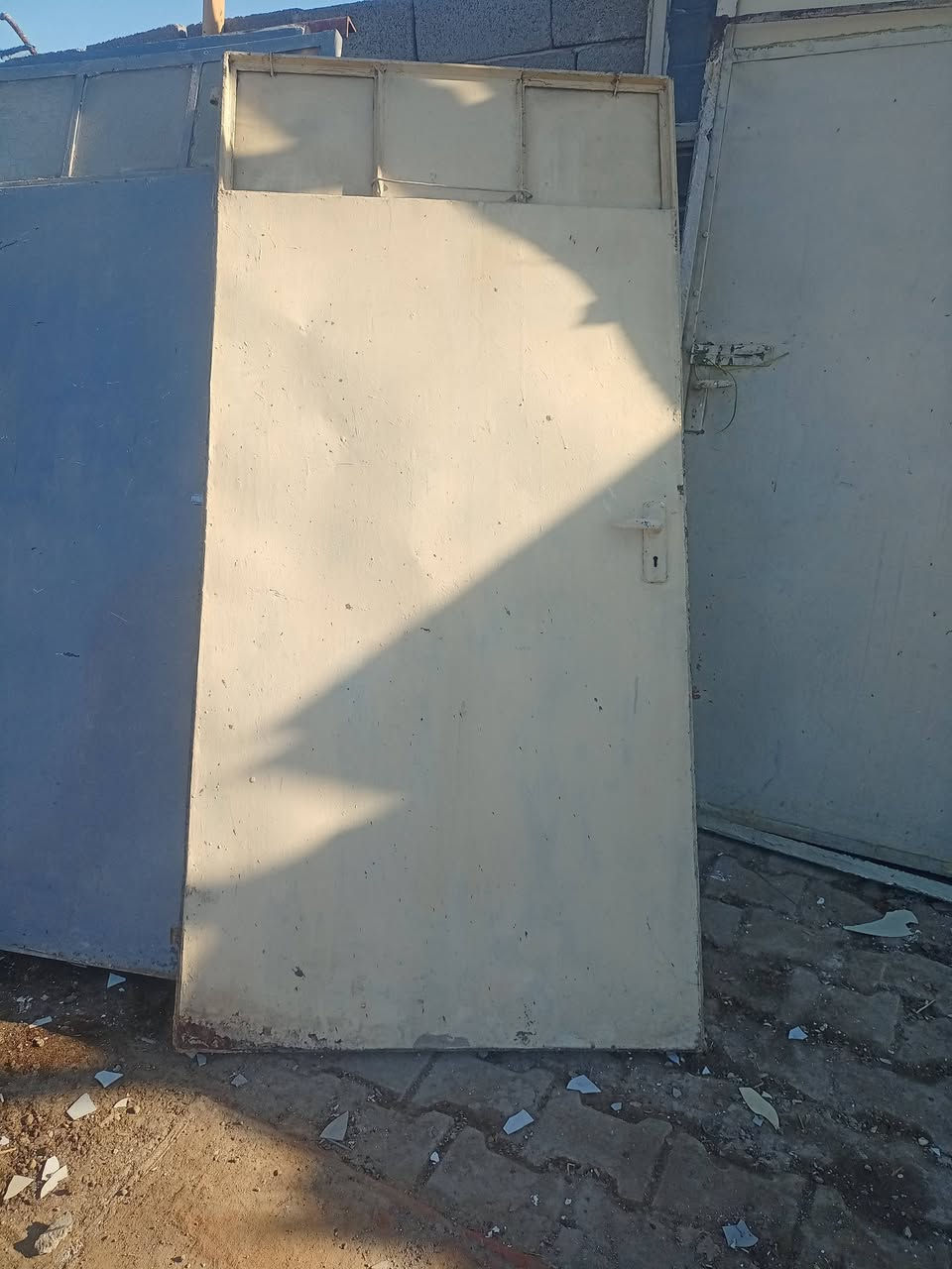 بيبان وشبابيج للبيع نضيفات سعر خاص مكاني بغداد ***********
