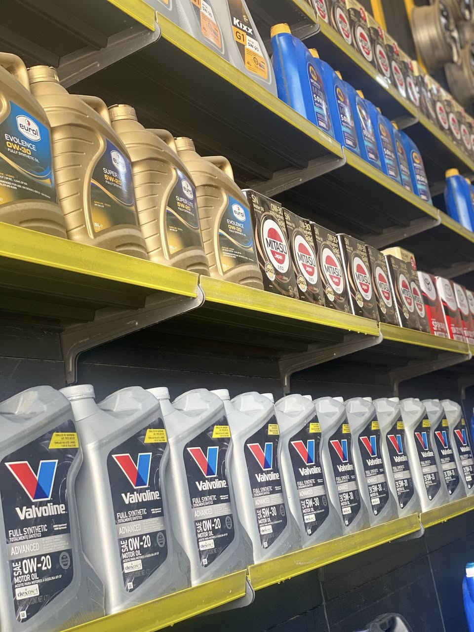 السلام عليكم 
متوفر جميع الويل والويل كب 
متوفر بطاريات كوري كافه الاحجام واسعار جمله 
متوفر اطارات جدد انتاج حديث واسعار جمله 
متوفر تاير باله كافه الاحجام مع الضمان والشد 
متوفر بيع مراوس شراء 
العنوان الشارع العام مدخل عماره السفينه مقابيل حسينه حواس 
الرقم ***********
آحۡــمۭــد
