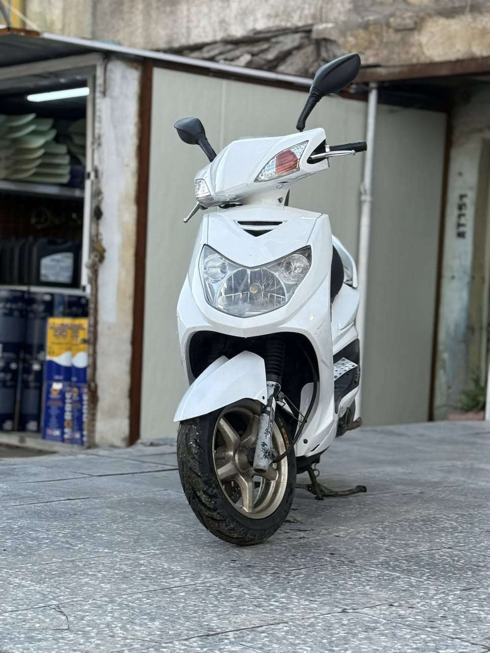 سكنس فحل نوزل خطين ام طلاعات ويل ذهبي الدراجه احله من الصور ومكفوله كفاله عامه شلعه معدال كهربيات كله شغاله مكينه ناعمه كلش ع يدي من الرمبه وبلخير ع ياخذها 
مكان بغداد البياع السعر ٨٥٠وبيه حك الجيه
جيب فيتر وافحص او ين ميعجبك افحص 
***********
