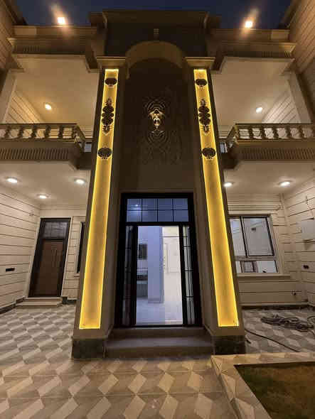 دار للبيع الديوم بل ١١ الف من ارقى مناطق الديوم
الدار مساحة ٣٠٠ متر فول مواصفات
طابقين ٤ غرف نوم 
٣ مجموعات صحية
صالة عدد٢
استقبال ٩ امتار 
مطبخ حار بارد 
كراج + حديقة
واجة حجر حلان 
السقف كلة سحب ملكي
الجدار كلة بورسلين ٦٠*١٢٠ 
تاسيس الماء والصحيات والغاز دفن 
نظام رباط فتل 
السعر ٢٤٠ مليون وبي مجال
للاتصال ***********
مكت يوسف للعقار
