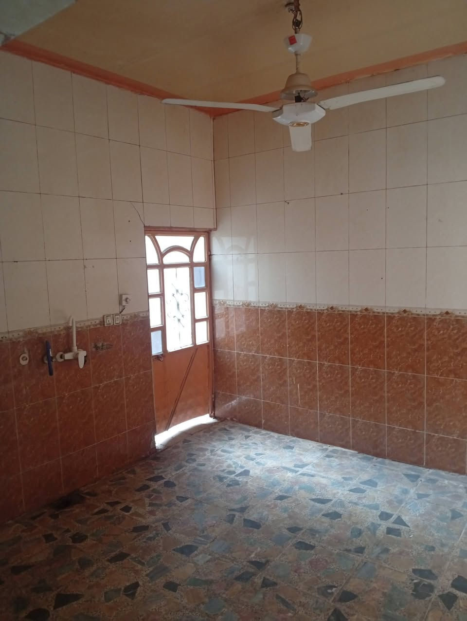 سلام عليكم بيت للايجار في قضاء عفك حي الوائلي خلف مدرسه مدينة المدن البيت كامل مكمل من كلشي اناره مراويح كيزر تانكي ماطور ماي مغاسل حته الجوزه مآل المولد موجوده أي استفسار ***********/***********
