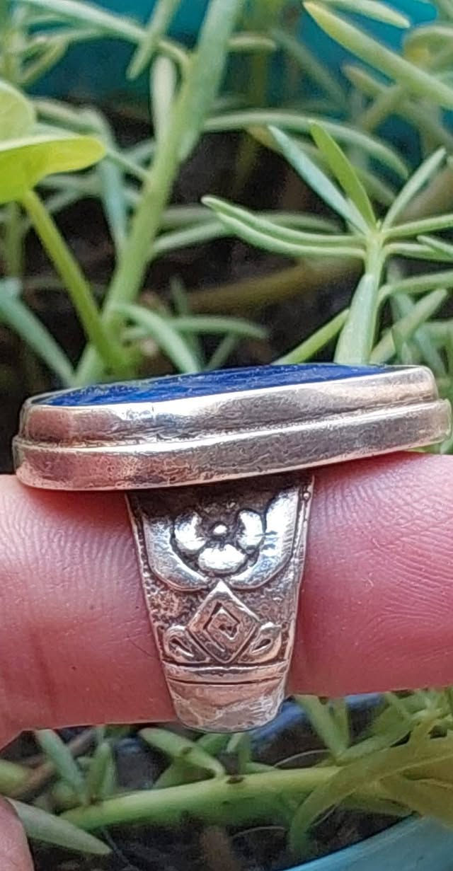 لازورد افغاني دلوه
3سم
صياغه يدويه ثقيله جدا
القياس 23… .24


**إذا كنت صاحب هذا الإعلان وتريد حذفه لأي سبب، رجاءا أرسل رسالة إلى الدعم الفني**