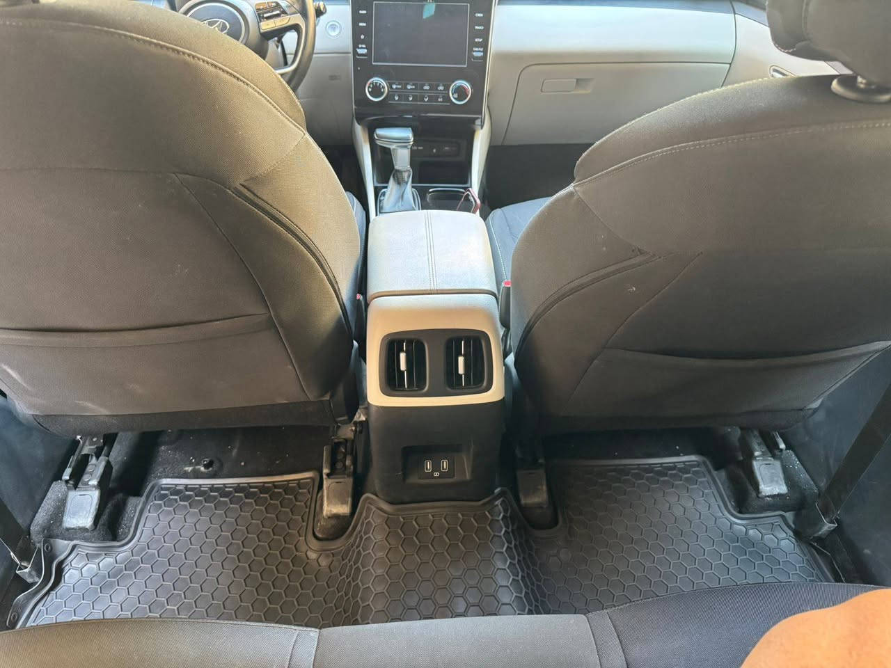 السلام عليكم مكلف بالنشر
توكسان خليجي موديل 2023 اللون أبيض رقم بغداد بأسمي السعر 220 ورقه وبيها مجال قليل 
استفسار ***********
