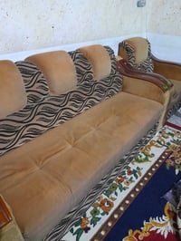 كنب ٢٠ مقعد • تخم • نظيف