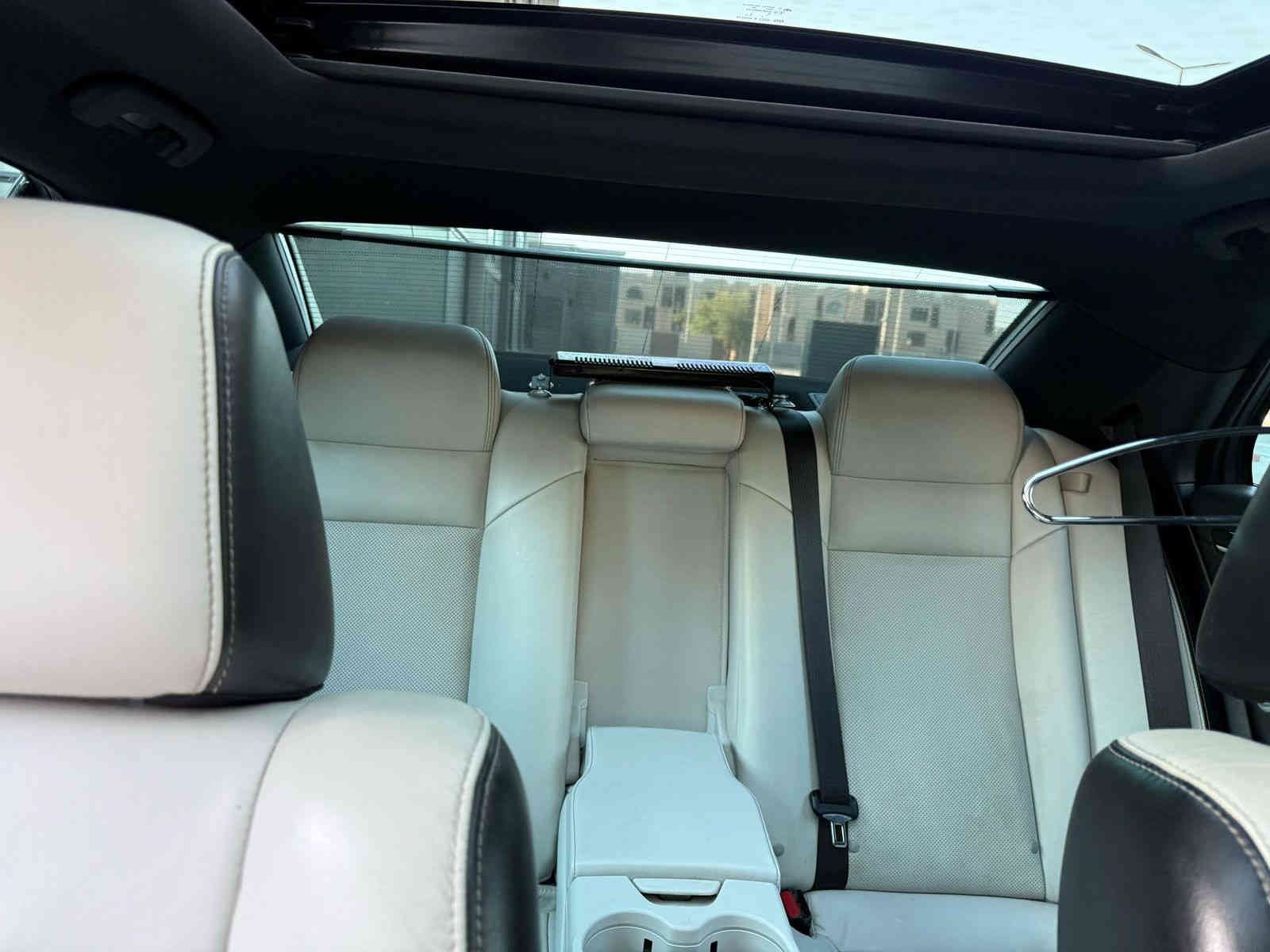 للبيع اوباما كرايسلر  (2020) اصل خليجي وكالة هارلم 
تو ويل  300  S  هيمي (5700) 

بچم عريض 

السيارة ماشية ٦٦،٠٠٠ 

رقم مميز سليمانيه الجديد تحويل ثاني يوم  

السياره مظللة بالسنويه

المواصفات :
* پانوراما . 
* داخل جلد لون ابيض
* برده خلفيه كهرباء
* سكليتر كهرباء
* حساسات امامي خلفي
* مصابيح امامية زنون 
* ويل قياس 20 أنج 
* شاشه كبيرة مع نظام ملاحة نفكيشن GPS .
* سستم صوت الپاين 
* ⁠دمام صوت 
* مقاعد أمامية كهربائية عدد 2  خزن وضعيات
* مقاعد أمامية تبريد وتدفئة . 
* تشغيل عن بعد . 
* تدفئة ستيرن . 
* تدفئه وتبريد  اقداح
* محدد سرعة . 
* كاميرا خلفية .
* مرايا متحسسة للاضاءة العالية .
* كير شفتر بالستيرن . 
* دخول ذكي (بصمة)

ملاحضه السيارة مكفولة  عدى الجاملغ الأمامي بي بارد كلش قليل بدون فتح  شغل درجه أولى

السعر 30,000 وبيها مجال قليل
***********
