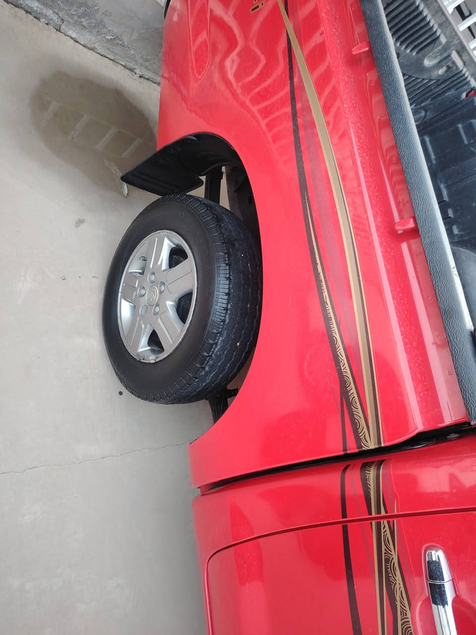 سلام عليكم بيكم فلاونزه ٢٠١٥ واسط ماشيه ٢٠٠ علا وضع شريكه مكفوله كفاله عامه ما عدا بارده بصيطه باب سايق مكان ناصريه قلعه سكر ***********  سعر ٢٢٥
