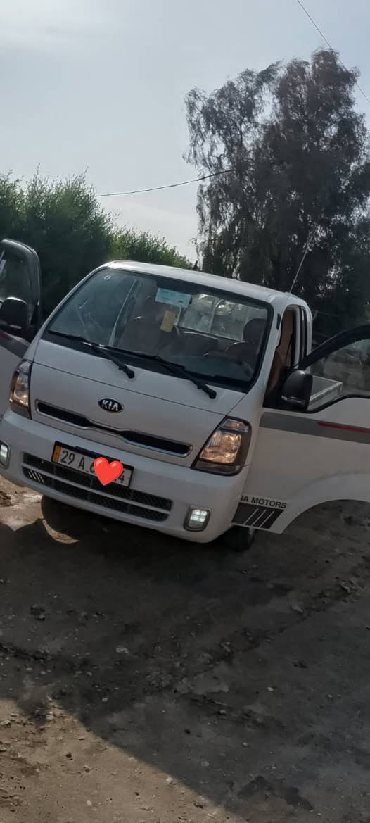 السلام عليكم كيا حمل للبيع موديل 2021 مكفوله كفاله عامع رقم واسط مشروع وطني مكفوله من ضربه وصبغ و كصه وشاصي ورقم شاصي تخم تاير دواخل و هزه محرك ما مفتوح السياره خير من الله السياره وضع الشركه برغي ما مفتوح بيهه اتصل وتدلل رقم الهاتف                   
                 اثير ***********
                 كورك***********
