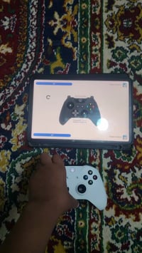 جوستك اكس بوكس وان مثل ما موضح بيهه درقت كلش خفيف بالشفت يشكل بس فترة ...