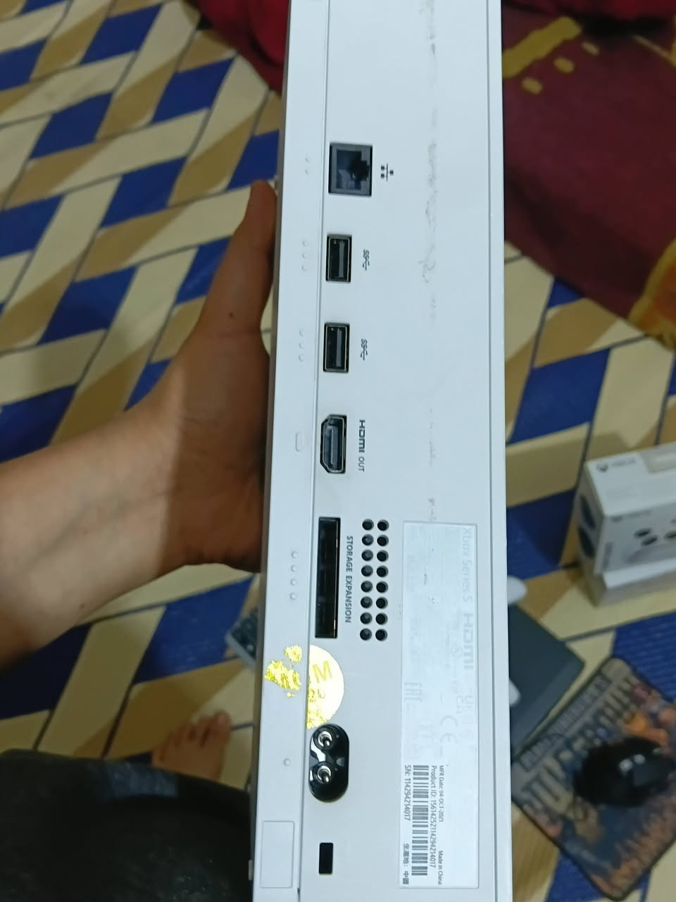 السلام عليكم عندي اكس بوكس سيريل sيجي 512G
يجي ويا يوبي اس 1500v
يجي ويا شتراك كيم باس يخلص يو 2026/12/4
ويجي ويا يدة احترافية وياهة اشتراك شهر 
وجي ويا ماوس وكيبورد 
ويجي ويا هارد 500G
وهاذة كلة 700الف
مكاني بغداد كمالية وشراي يجي واتساب ***********
