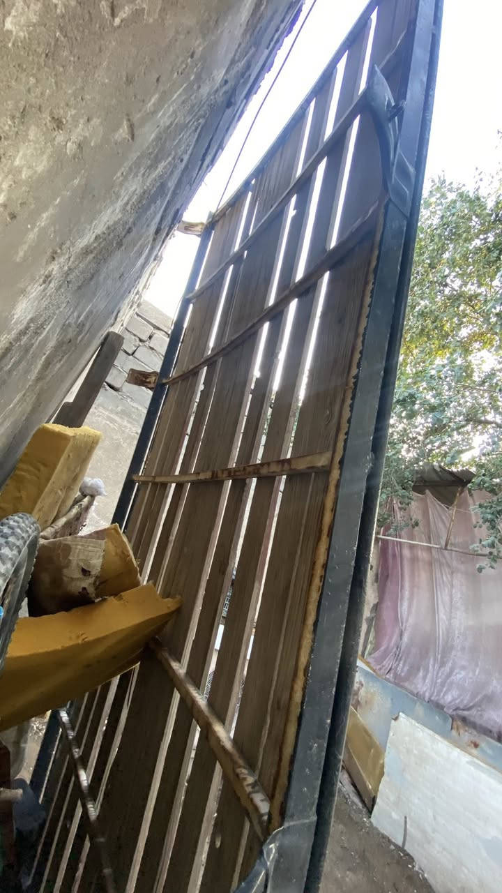 السلام عليكم، سيباية نضيفه للبيع عوزها بس صبغ رايدها بـ 100 وبيها مجال مكاني البصرة الزبير *********** واتساب
