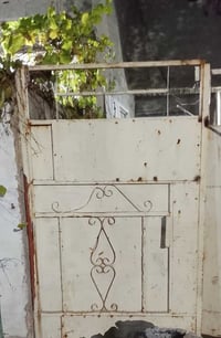 عندي باب طلاكتين نضيفات هنا واجرجوبه البيع شراي خاص ورقم تصال وتساب077...