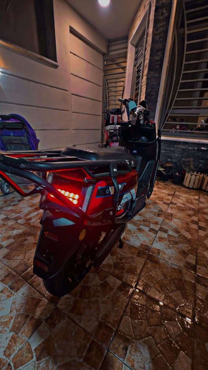 للبيع 2025 سعر 700 وبيها مجال للاستفسار اتصل ***********
