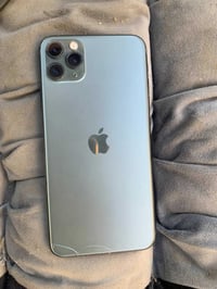 ايفون 11 برو ماكس  ذاكرتة 64 بطارية 70  فقط كسر صغير بلضهر  كلش نظيف  ...