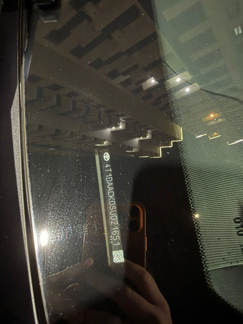 #كامري 2025  XSE وارد امريكي  فول الفول
اللون ابيض توكلر 

حادث سياره / جاملغ امامي صفحة السايق مع حافة البنيد فقط 
 بدون ايرباك وبدون دواخل 
 
 مواصفات XSE 
🔹داخل جلد اسود 
🔹بصمة تشغيل ابواب وصندوك
🔹فتحة سقف ( سلايد روف ) قمارة بنوراما ع طول السيارة 
🔹فتح الصندوك ذكي 
🔹محرك 2500 هايبرد 
🔹كاميره دوارة  360 
🔹رادارات 360 درجة ( امامي جانبي خلفي ) تمنع التصادم الامامي والجانبي والخلفي
🔹التحذير عند فتح الباب 
🔹تحكمات ستيرن 4 جهات  
🔹 شاشة 4 وضعيات للعدادات
🔹 4 وضعيات قيادة ( عادي/ سبورت /ذكي / اقتصادي ) 
 🔹مثبت سرعة ذكي ( التحذير عند مغادرة المسار )
‏🔹Auto Hold التوقف لفترات قصيرة
🔹الهاند بريك بصمة 
🔹شاشة  حجم كبير لمس تدعم نظام الابل كار بلي والاندرويد اوتو بدون كيبل يربط التلفون واير ليس و GPS  
🔹شحن واير ليس 
🔹ويل كب 19 رياضي مع تخم تاير جديد 
🔹نظام الصوت Bose عدد السماعات 8 ‏
🔹دخول ذكي عند الاقتراب 
🔹لايت لد
🔹نقطة عمياء
🔹تدفئة بالكشنات
🔹 لد متغير الالوان لون على طول الدشبول
🔹تحديد مسار وقيادة ذاتية  ورادار امامي 
🔹مانع انزلاق 
🔹السيارة ماشية 16 الف وقابلة للزيادة 
رقم بغداد وبسمي تحويل ثاني يوم  
 مكان سيارة بغداد  
للاستفسار الاتصال
***********
