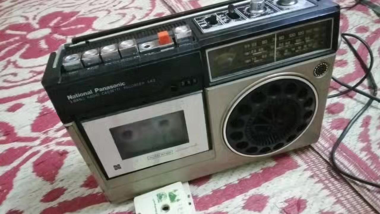 مرحبا حبايب راديو مسجل ناشونال بي عطل صوته ضعيف للبيع الي يريده يراسني ياخذه قطع قيار يصلحه ***********
