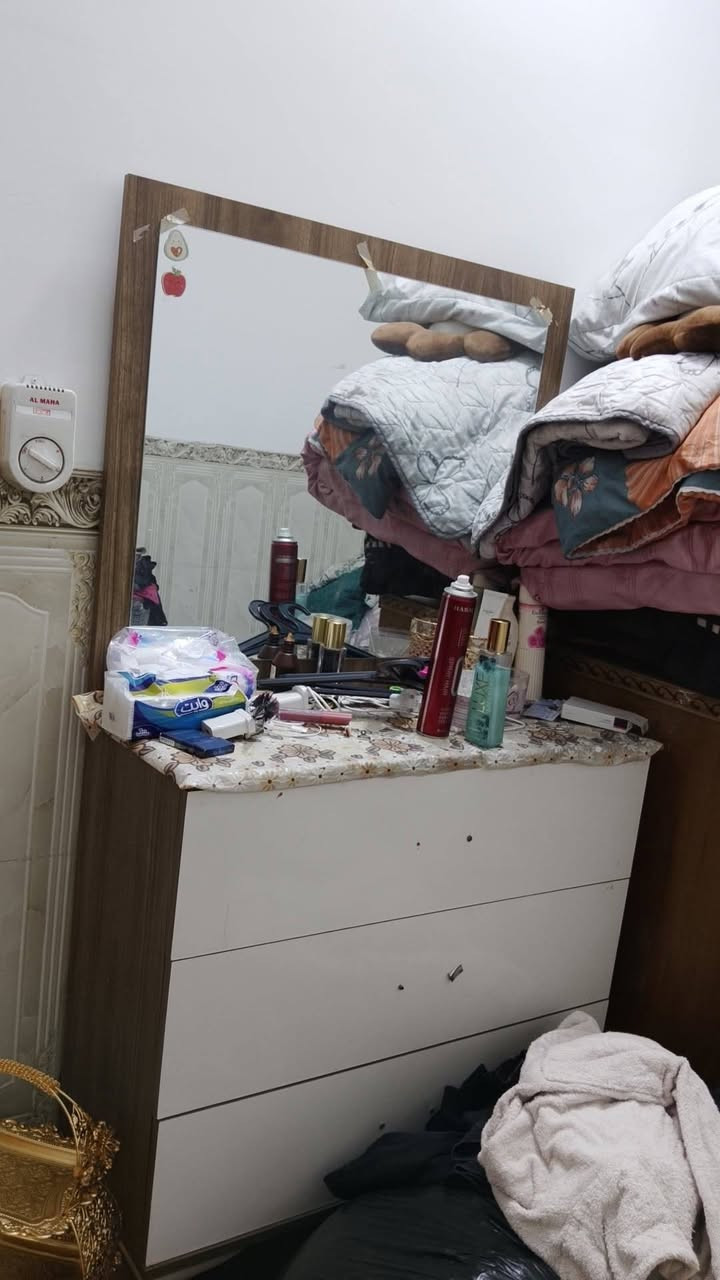 ميز مراية وبوفية للبيع الميز 25 البوفية 40 الف
بغداد حي جامعة 
***********

