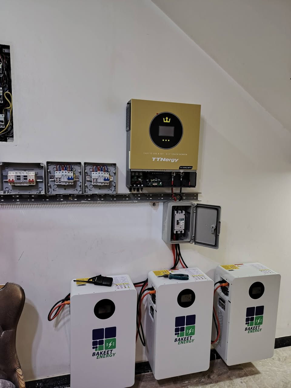 في الديوانية وفي حي الجزائر
منظومة جديده بقدرة ٣٠ امبير نهاري ٣٠ امبير ليلى
تتكون من
١_انفيرتر بسعة 11kw IP22
٢_الواح لونجي اصلي حجم ٦١٥ واط بايفشل وجهين عدد ١٦ لوح
٣_بطارية ليثيوم فوسفات الحديد ٥١.٢ فولت ٢٣٠ امبير بسعة ١١،٧ كيلو واط  عدد ٣ بطاريات
٤ _هيكل حديد مغلون للالواح يتكون من حديد الشخاط للقواعد وحديد المربع انج ونصف
٥_منظومة حماية من الصواعق Spd
٥_سيركت حمايه متكامل
٦_كيبلات dcللالواح
مع تجهيز كافة الملحقات لاتمام عملية الربط والتشغيل
للحجز والاستفسار مراسلة الصفحة أو الاتصال على الارقام التالية
***********
***********
تتوفر خدمة الواتس اب
لسنا الوحيدون لكننا الافضل ان شاء
