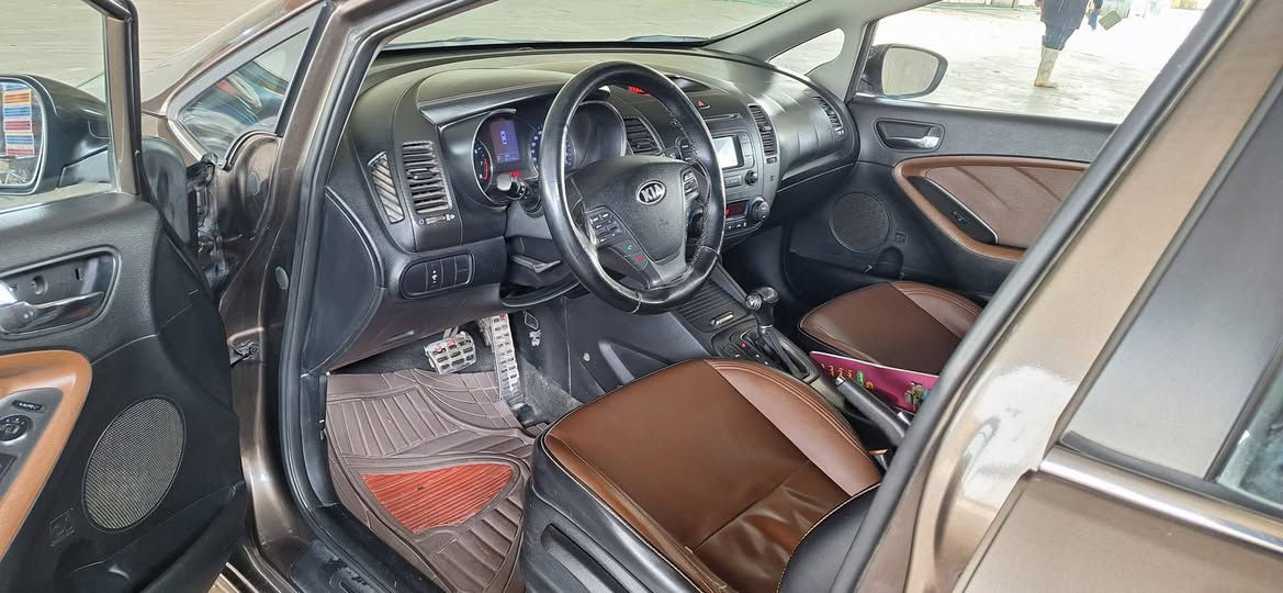 يالله
السلام عليكم 
سيراتو مديل 2015
 خليجي مكفوله من ضربه وصبغ وتبديل فول السياره رقم اربيل الجديد لل 2031
مكلف بل نشر رقم صاحب السياره
لاستفسار ***********
