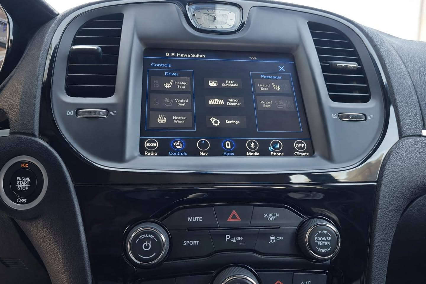 كرايسلر  اوباما 300 S
موديل 2018 كلين تايتل
فول مواصفات 
بردة خلفية
تدفئة وتبريد المقاعد الاماميه
تدفئة المقاعد الخلفيه 
رادار جانبي 
حساس امامي خلفي
سيستم صوت بيتس
ستيرن كهربائي
وباقي المواصفات
ماشيه 65 الف مايل
مكان السيارة حاليا بغداد
للتفاصيل  
رقم اربيل
***********
