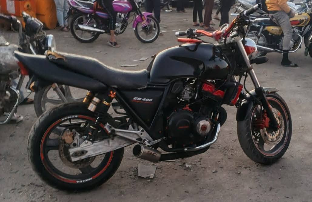 سلام عليكم دراجة cb4 400 جيل اول 16 للبيع  مكاني كربلاء السعر 1250
*********** واتس اب فقط كربلاء, العراق
