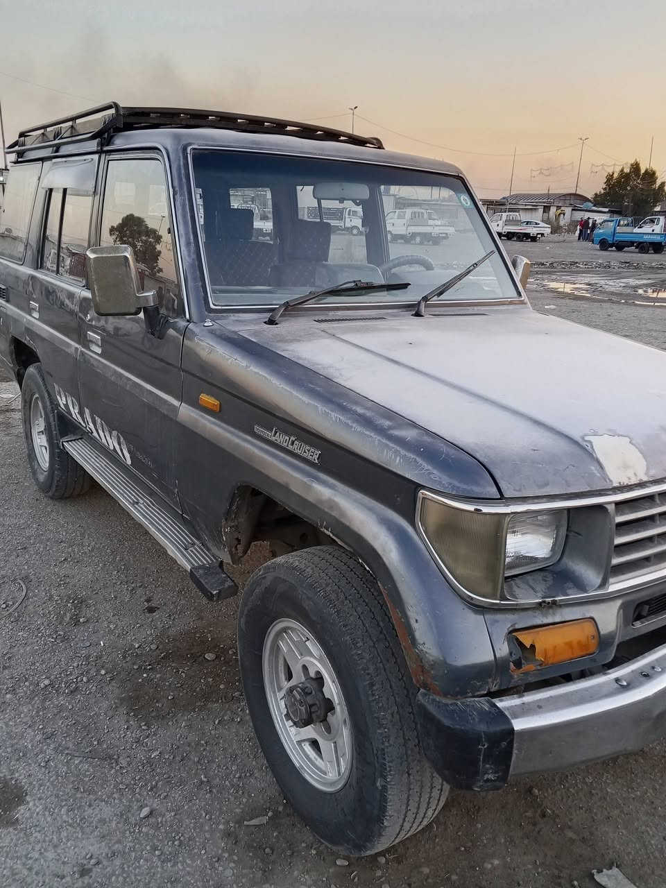 السلام عليكم لاندكروز برادو موديل 92 مكينه وكير في في تي رقم دولي بغداد باسمي دوشمه  وصدر جديد بيها خياسات بذيول عارضها 48وبيها مجال حك الجيه ***********
