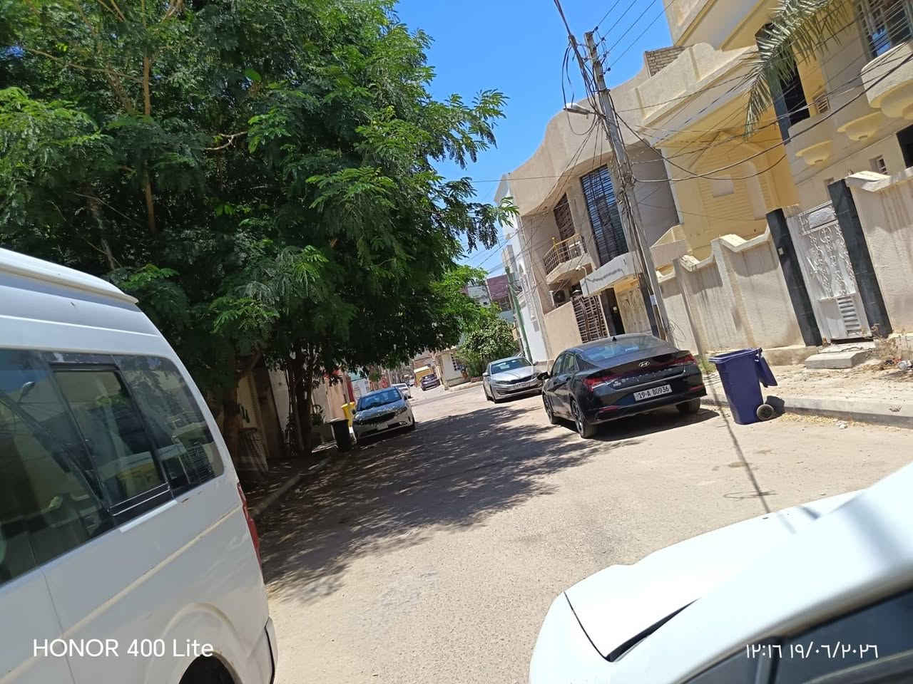 � دار للبيع – كربلاء المقدسة / منطقة الإسكان - الكفاءات
📍 موقع مميز على شارع عرض 10 متر، ويبعد حوالي 4 كم فقط عن مرقدي الإمام الحسين وأخيه أبي الفضل العباس (عليهما السلام).

▪️ مساحة الدار: 189 م²

▪️ نوع العقار: طابو صرف

▪️ يتكون من شقتين مستقلتين مع درج خارجي

▪️ يحتوي على 6 غرف نوم

▪️ يحتوي على 4 حمامات

▪️ كراج خاص للسيارة داخل الدار

▪️ حديقة داخلية

▪️ مناسب للسكن العائلي أو للاستثمار

▪️ يصلح ليكون حسينية أو دار ضيافة أو مشروعاً خدمياً

▪️ يتوفر قرب المنزل كراجان لوقوف السيارات

📞 للاستفسار والمعاينة:

***********

***********

انا مكلف بالنشر للاستفسار الاتصال على الارقام المبينة

