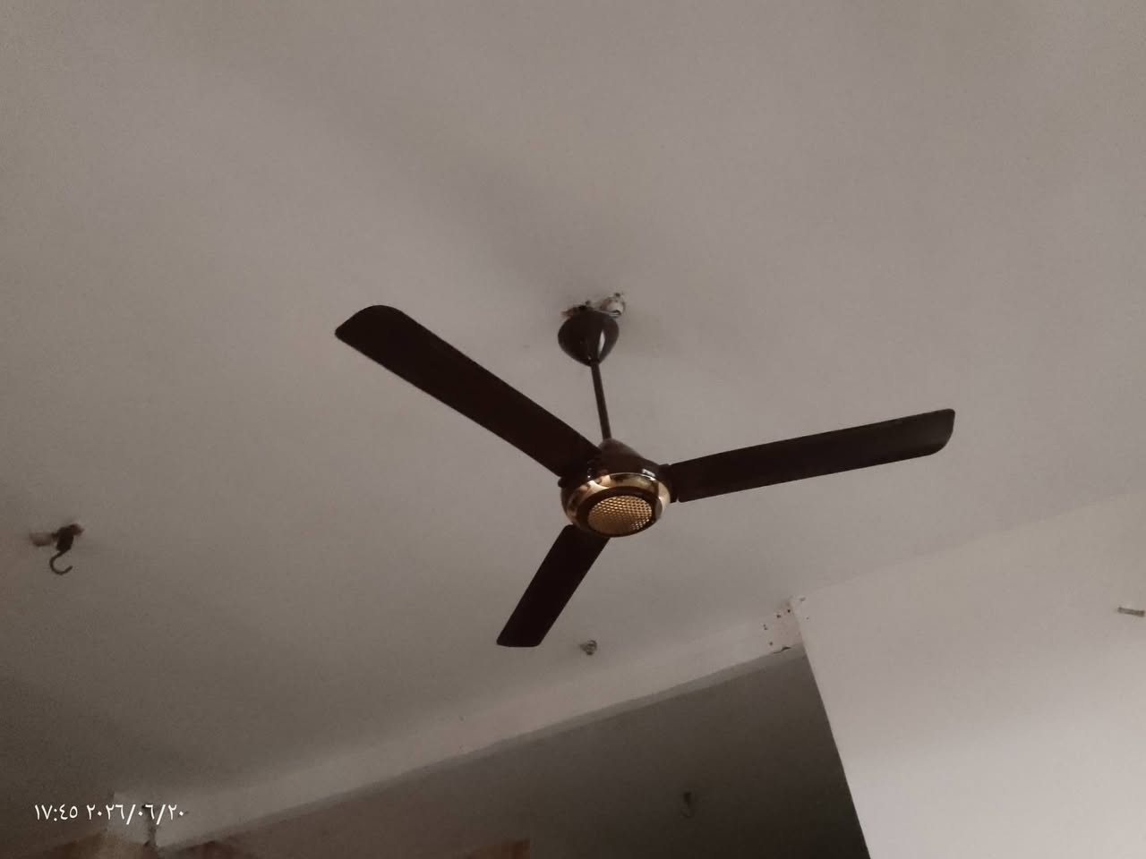 المكيف 2طن300الاف وبيه مجال وبنكات عدد2(٧٥الاف***********
