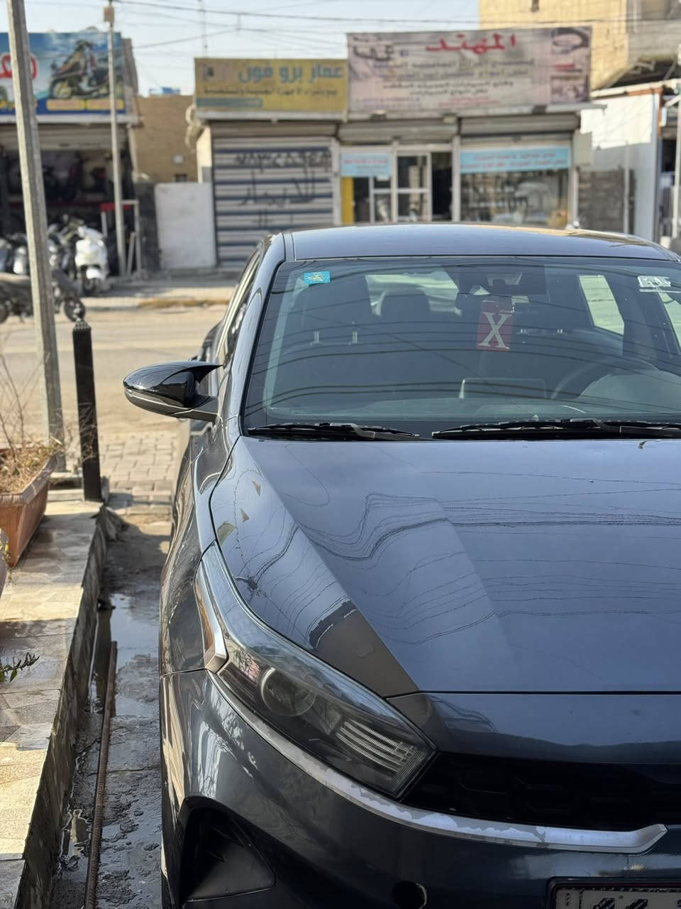 سلام عليكم 
فورتي موديل 2024 
ماشيه 15 الف كير AT
السياره جديده بمعنى الكلمه 
السياره بدون ايرباك دخول جديد 
مرقمه بسمي بغداد حره تحويل ثاني يوم 
حادثها بنيد بدون جاملغات بدون دواخل 
ورصعه بين الباب والجاملغ وبالعراق صار بيها صبغ الجاملغ والباب 
سعرها 143 وبيها مجال 
عنواني  بغداد الدوره ***********
