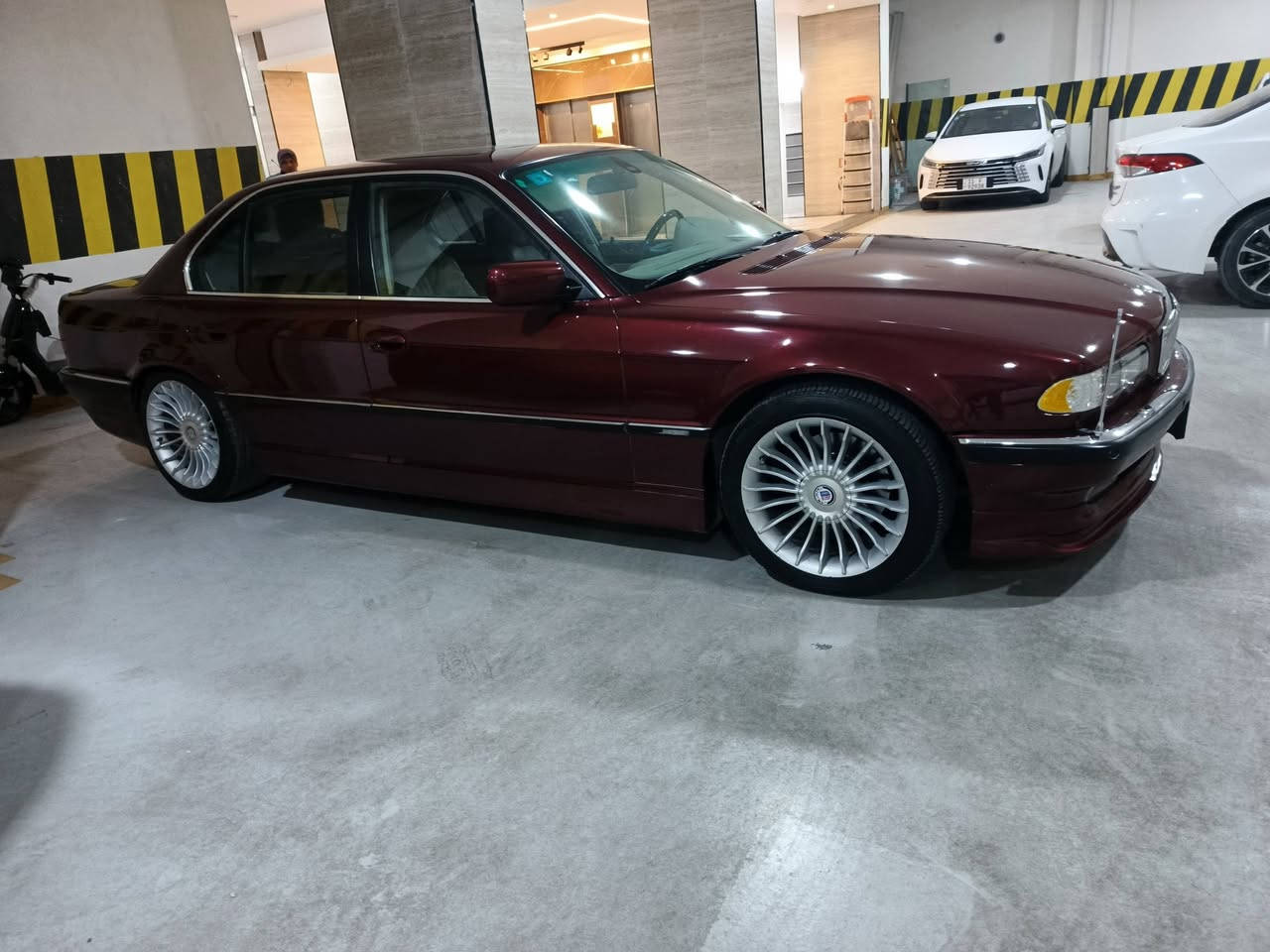 ‏السلام عليكم للبيع فقط
‏BMW خفاش وارد خليجي باسمي رقم بغداد انكليزي سنوية وهزة جديدة قبل شهرين فول مواصفات حجم 730   V8  اصل موديل 95  محدثه 2000 بالكامل داخل وخارج بلادية  السيارة وعالفحص دبل اير باك بدون اي حادث مصبوغة عام درجة اولى نوع الصبغ ديبير هولندي بسبب الجراد على ايدي وصورها قبل الصبغ  موجودة السيارة مكفولة بلادية مفولة مواصفات حتى زراك اللايت والتلفون شغالات مكينة كير صدر امامي خلفي تخم تاير قبل اسبوع شادة تبريد كلشي جديد السيارة جديدة بمعنى الكلمة المواصفات
‏
‏1_غرفة بيجي فول بلادية VIP داخل فول صاج
‏2_مري شفط زئبقية عاكسة للضوء فول كهرباء
‏3_كراسي جلد بلادي كهرباء كسار  16 حركة + تدفئة+خزن ميموري  4 وضعيات+ تجاوي كهرباء+ مطعم خلفي 
‏4_دبل تلفون اماي خلفي +بدالة +هوائي يعني التلفون شغال بس تخلي سيم كارت
‏5_بردات عدد 5 بلاد والخلفية كهرباء
‏6_فتحتة سقف سلايد جام
‏7_زراك لايت شغال
‏8_ حقيبة اسعافات طبية بالمقعد الخلفي
‏9_تجوة كشن خلفيVIP تلفون + تحكمات
‏10_ حساس لايقاف صعود الجام
‏11_سي دي جنجر 6 اقراص بلادي
‏12_صندوك شفط
‏13_كت البينا كامل + ويل البينا حجم  18 تو سايز
‏14_شاشات عدد 3+ سماعات وتويترات بلاد
‏15_كروز سرعة ( مثبت السرعة) 
‏16_ستيرن + جعمقة كهرباء مو عادي يعني الستيرن خفيف
‏17_دركة ستيرن صاج  VIP+ فول تحكمات 
‏18_نظام الفرامل ABS ومانع انحدار
‏19_ قفل مركزي وجام فول كهرباء
‏20_تبريد قطعتين امامي خلفي + الامامي نظام منفصل
‏21_ چكمچة عدد  2
‏22_ حساس دعامية امامي خلفي
‏23_ دبل صالنصة  
‏24_ عدة صيانة داخل غطاء الصندوك بلادية
‏25_ كامرة خلفية فول  HD
‏السعر 145$ وبي مجال مكان السيارة بغداد
‏رقم الهاتف  ***********
