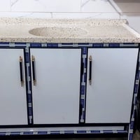 للبيع   كاونتر ألمنيوم  تركي متر ونص كلش نضيف  سنك مرمر متر ونص نضيف  ...