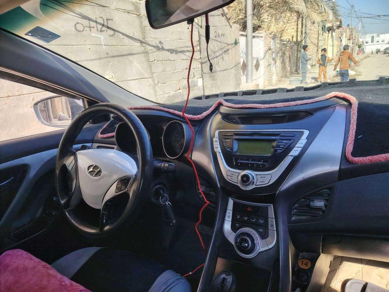 سلام عليكم النتره للبيع او للمراوس باحدث وانطي فرق ٢٠١٢ مكينه ١٦٠٠ gdموصفات السياره.
تحكم ستيرن
 اشاره بل مري
تبريد تدفئه شغال
راديو اواكس
اشاره سريعه
شادلها منضومه مال غاز
رقم انكليزي
حداديه جاهزه صالي سبوع من بدلتها
تايرات نضاف
كهربائيات شغاله 
ضربه السياره جاملغ امامي وبيها بارد بل باب الخلفيه الوره السدر شي قليل كلشش مصلح مكان السياره ديوانيه بسمي رقمها كربلاء مشروع وطني السعر ٨٦ وبيها مجال خاص ما متواجد ***********
