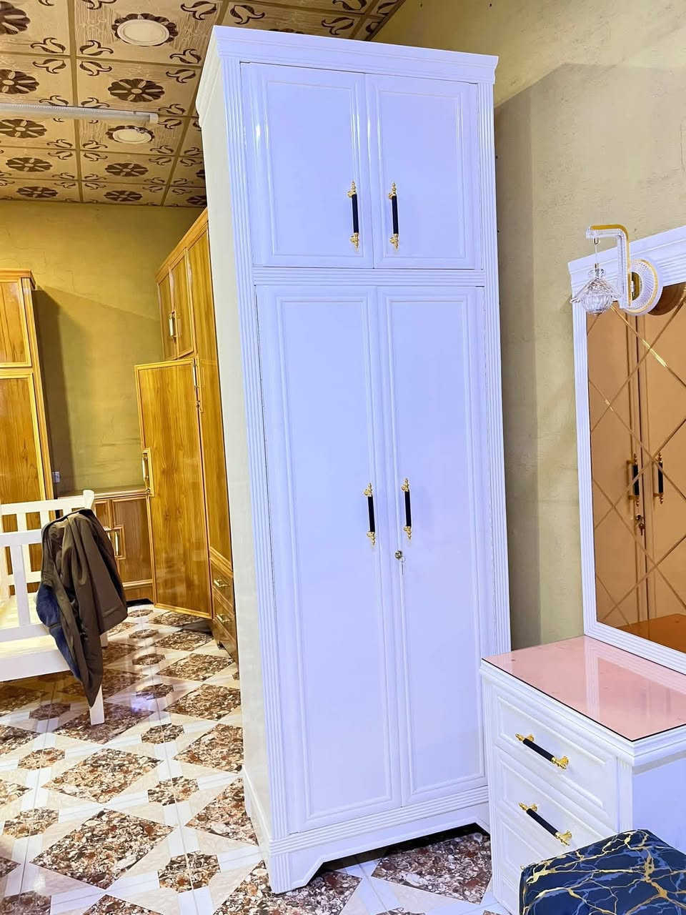 🔴 معرض الحاج علي لبيع غرف النوم الجديده
♦️ #شعارنا_الجودة_والتميز _ واسعارنا_تناسب_الجميع  

 ♦️ #الحاج علي الشارع العام  محلات الشعبان

🟥 يمكنك  الاتصال او التواصل على الواتساب

بالرقم / ***********/
