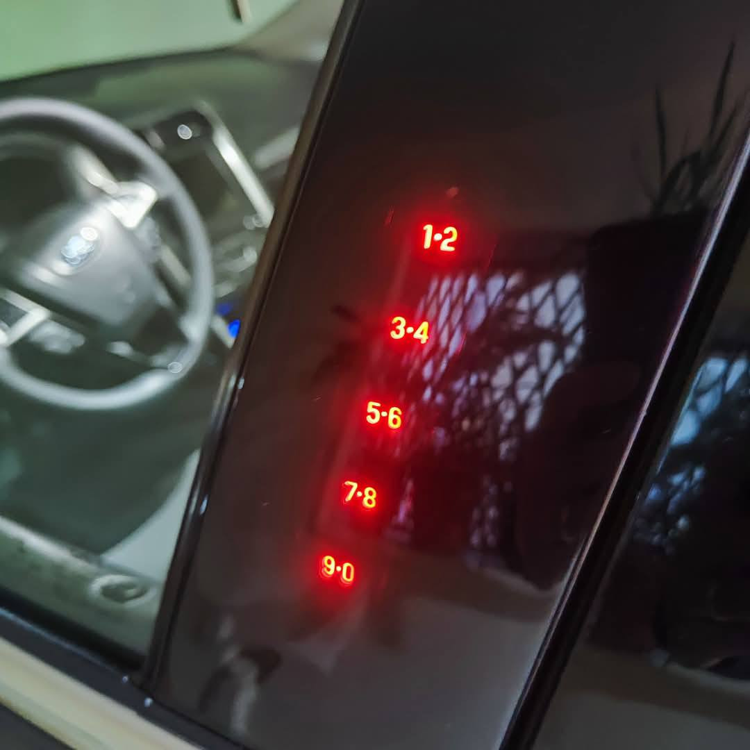 فورد فيوجن 2018 – SE
📄 ضرر خفيف جداً + اغراضها كلها بلادي

# السيارة ماشية 86،000 الف كيلومتر

🔧 المحرك والقير

 • محرك 1.5 EcoBoost توربو

 • ناقل حركة ماوس أوتوماتيك

 • دفع أمامي

 • اقتصادي ونشيط جداً

✨ مواصفات SE
• تبريد قطعتين 

 • كشنات قماش اسود

 • تدفئة كشنات

• كشن السائق والراكب كهربائي

 • تشغيل عن بُعد

 • Apple CarPlay / Android Auto

 • مثبّت سرعه (Cruise Control)

 • شاشة وسطية كبيرة

 • كاميرا خلفية + حساسات رجوع

 • دخول ذكي + بصمة تشغيل 

• رمز دخول في الباب

 • بلوتوث + USB + AUX

 • مقود متعدد الأزرار

🛡️ أمان وتقنيات

 • Airbags كاملة

 • ABS + Traction Control

 • إضاءة LED نهارية

• إشارة تسلسلية

 • Hill Assist

📌 حالة السيارة

 • صيانة دورية

 • محرك وكير بحالة ممتازة

 • استخدام نظيف بدون مشاكل

💵سعر: 130$ وبيها مجال بسيط

📍 ألانبار - الرمادي

📞 للاستفسار

***********
