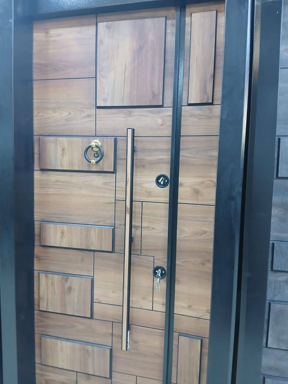 بعد التوكل على الله 
نقدّم أبواب منزلية داخلية وخارجية بتصاميم أنيقة وعصرية تجمع بين الجمال والمتانة، مناسبة للمنازل والمكاتب والمحلات.
متوفر: خشب • حديد • زجاج • ألمنيوم — بكافة القياسات والتصاميم حسب الطلب.
خدماتنا تشمل:
✔️ قياس مجاني واستشارة
✔️ تركيب احترافي بكادر متكامل (حداد، نجار، بناء، صباغ)
✔️ تبديل الأبواب القديمة وتركيب الجديدة
✔️ معالجة القياسات الخاصة والحرجة
✔️ حركة سلسة وعزل ممتاز
🎯 خصومات خاصة للمقاولين، المشاريع، المجمعات السكنية والمكاتب العقارية
عنوانه السيديه الشارع التجاري مقابل مجمع النخيل 
📞 واتساب: ***********
نعمل في جميع المحافظات 
#أبواب #تفصيل_أبواب #تشطيبات
