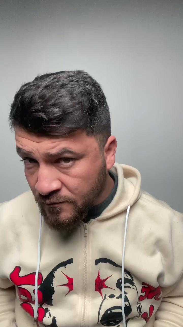 مجفف شعر Powerful عالي السرعة – هواء ساخن وبارد موديل  Z-2734

مجفف شعر بتصميم عصري ومحرك عالي السرعة، مخصص لتجفيف الشعر بشكل عملي وسريع للاستخدام اليومي.

• محرك عالي السرعة لتجفيف الشعر بسرعة

• يدعم التبديل بين الهواء الساخن والبارد

• عدة سرعات للهواء حسب الحاجة

• تصميم مريح لليد لسهولة الاستخدام

• مدخل هواء مصمم بشكل دقيق

• غلاف مطاطي للحماية

• الجهد الكهربائي: AC 220V

الملحقات:
• قطعة تجميع الهواء (Air Collector)

السعر:8

التوصيل: 3 (بغداد)  / 5 (بقية المحافظات)


**إذا كنت صاحب هذا الإعلان وتريد حذفه لأي سبب، رجاءا أرسل رسالة إلى الدعم الفني**