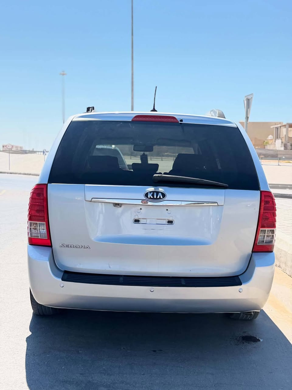 بسم الله مشاء الله ✨
‎KIA SEDONA SX. 🥇
كيا سيدونا2012✅
الون،،،،،رصاصي 
ماشيه 104mi 🔥

‎#السياره_تحكي_في_الجديد
من ولاية نضيفه🔥بياد سوس  لا
‎📍  محرك35

#✅ استيراد امريكي

‎.        🥇 ناقصه فتحه وجلد المواصفات / المزايا : فل ✅
‎                    
 تحكم كامل في المقود   + ثلاث صفات + مكيف ثلجه ثلاث طروف + مانع انزلاق  +زجاج معجون بالكامل+نظام موفر الوقود+  + حساسات خلفيه +اسكورطه ودبشها كله موجود +وغيرها البيبان كهربائية، ،،

الكربون موجود بلكامل.  ‎✅
0915011475
مكانها طرابلس


**إذا كنت صاحب هذا الإعلان وتريد حذفه لأي سبب، رجاءا أرسل رسالة إلى الدعم الفني**