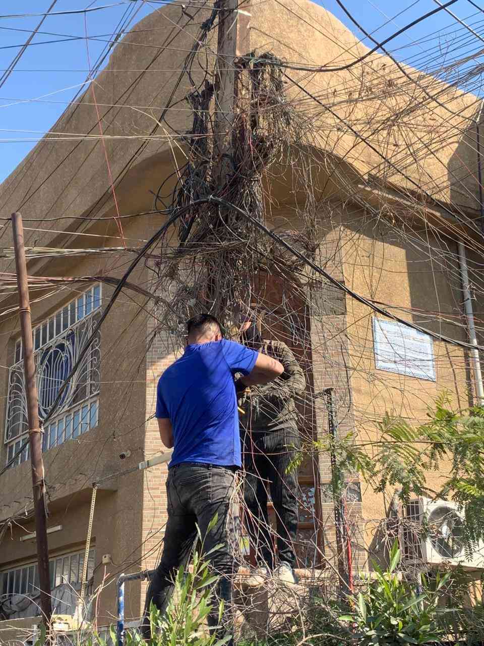 السلام عليكم من رخصة مدير الكروب الى اصحاب المولدات الديزل السحب شغلي كهربائي مع كادر مختص شغلي نصب بوردات وتسليك الضفاير وتصفية الوايرات القديمه ورفع الضفير القديمه ونصب العواميد للضفيره  ونحنو مسؤلين عن اي قطع ايصير*********** موجود واتساب
