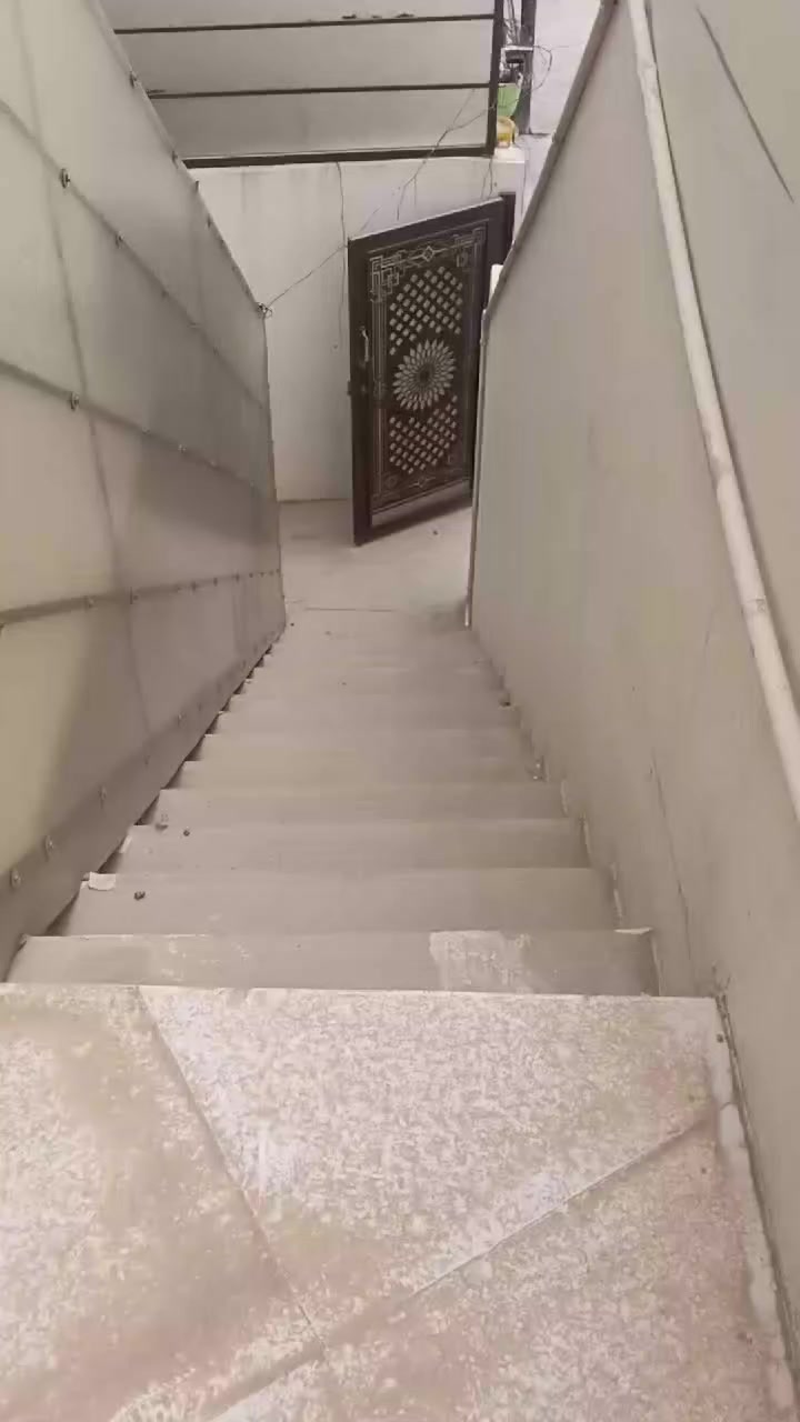 دار لليجار طابق ثاني منعزل كامل 
سعره ايجار 250قفل مع ماء وكهرباء 

غرفتين نوم 
مطبخ 
استقبال 
صحيات 
عنوان كركوك منطقه شارع المعارض قريب من سياج شقق غاز 
استفسار تواصل مع ارقام التاليه 
***********

***********
عقارات العاصمة مستعدون قبول جميع عروضات عقاريه بيع وشراء
