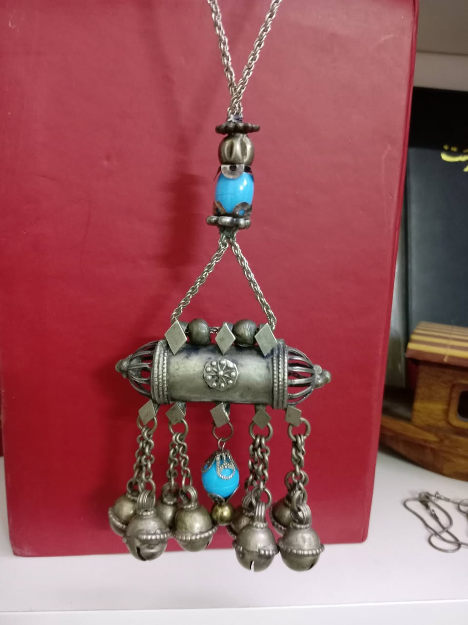 قلادة معدنية تراثية *قديمة* شغل حرفي يدوي  مميز.
السعر / ٤٠ الف الاستلام مباشر بدون توصيل بغداد البلديات


**إذا كنت صاحب هذا الإعلان وتريد حذفه لأي سبب، رجاءا أرسل رسالة إلى الدعم الفني**