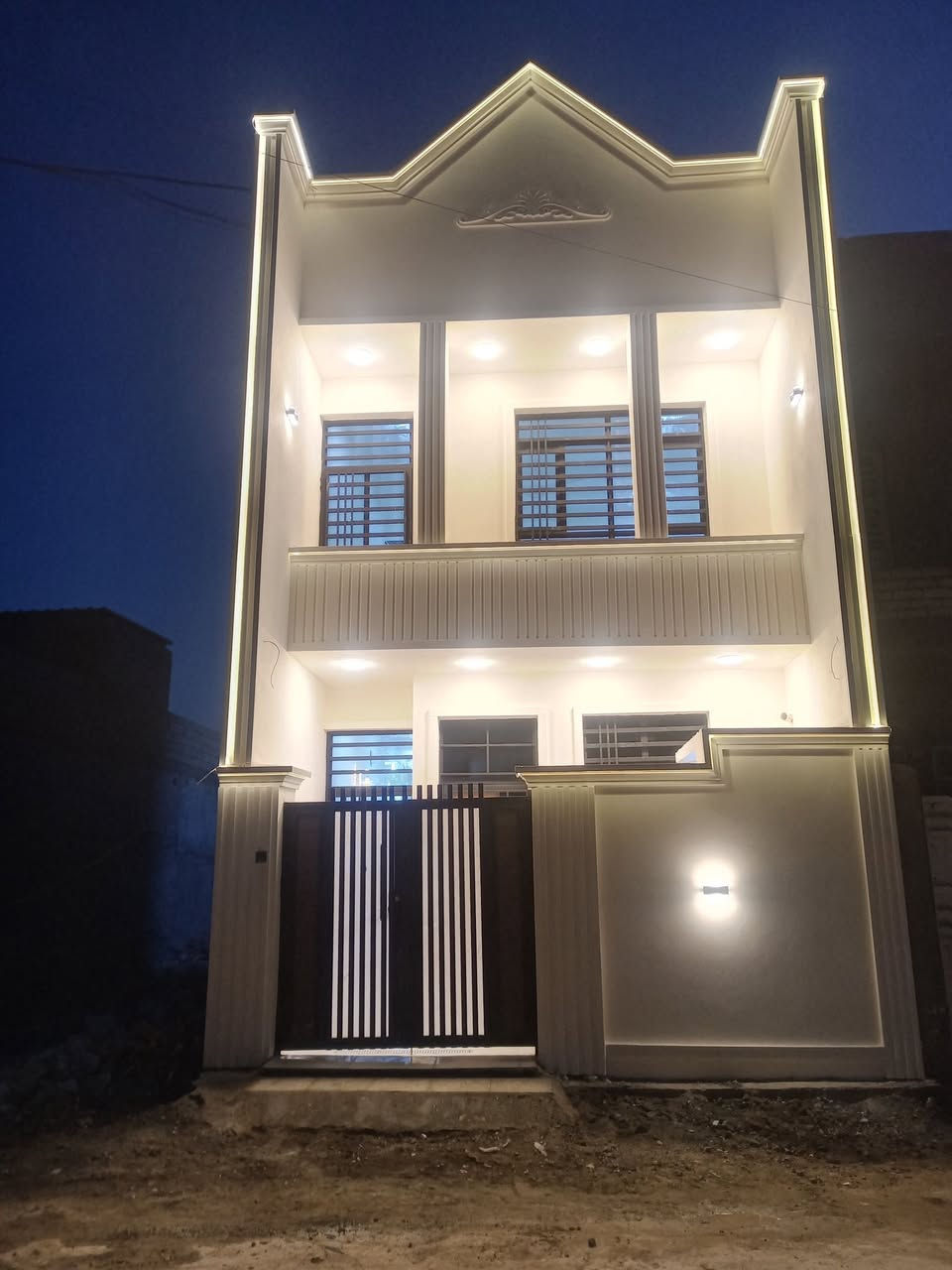 دار للبيع في منطقه الدوانم زراعي شرطه الخامس طابو زراعي صرف سند 25 المساحه 100متر موقع البيت الدوانم خلف جامع كرطان قريب عله 3/10 العقار يحتوي عله2 غرف نوم حمامات 2 صاله ضيوف مطبخ البيت شغل درجه اولا  السعر 80 مليون وبي مجال للاستفسار أكثر الاتصال على الرقم التاليه *********** او مراسلت وتساب 
***********
