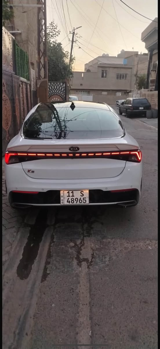 🚘 كيا K5 موديل- 2021 - أعلى مواصفات (فل كامل) 🚘
​الموقع: بغداد - سبع أبكار / الصليخ
​🔹 تفاصيل ومواصفات السيارة:
​الموديل _2021
​اللون الخارجي: أبيض
​الداخلية: جلد أبيض مميز (ملكي)
​المواصفات: أعلى فئة بالوارد الأمريكي (بصمة، شاشة الكبيرة، كاميرات، رادار، كشنات تدفئة وتبريد، وباقي مواصفات الفل المعروفة).
​الوارد: أمريكي.
​الحادث: بنيد سطحي (ايرباك ستيرن فقط ).
​البنيد: مبدل أصلي نفس اللون، لكن بيه فرق صبغ بسيط (اللون ممطابق 100%).
​الباب الخلفي: بيه تعديل بارد، ويحتاج له إعادة شغل خفيفة للي يحب يرتبه أكثر.
​💡 ملاحظة للمشتري: السيارة جاهزة من كل نواحي المحرك والنشاط والمواصفات العالية، وضررها سطحي جداً ومبين وموصوف بوضوح.
​للاستفسار والسعر 163
📍 مكان السيارة: بغداد - سبع أبكار (الصليخ)
📞 ***********
