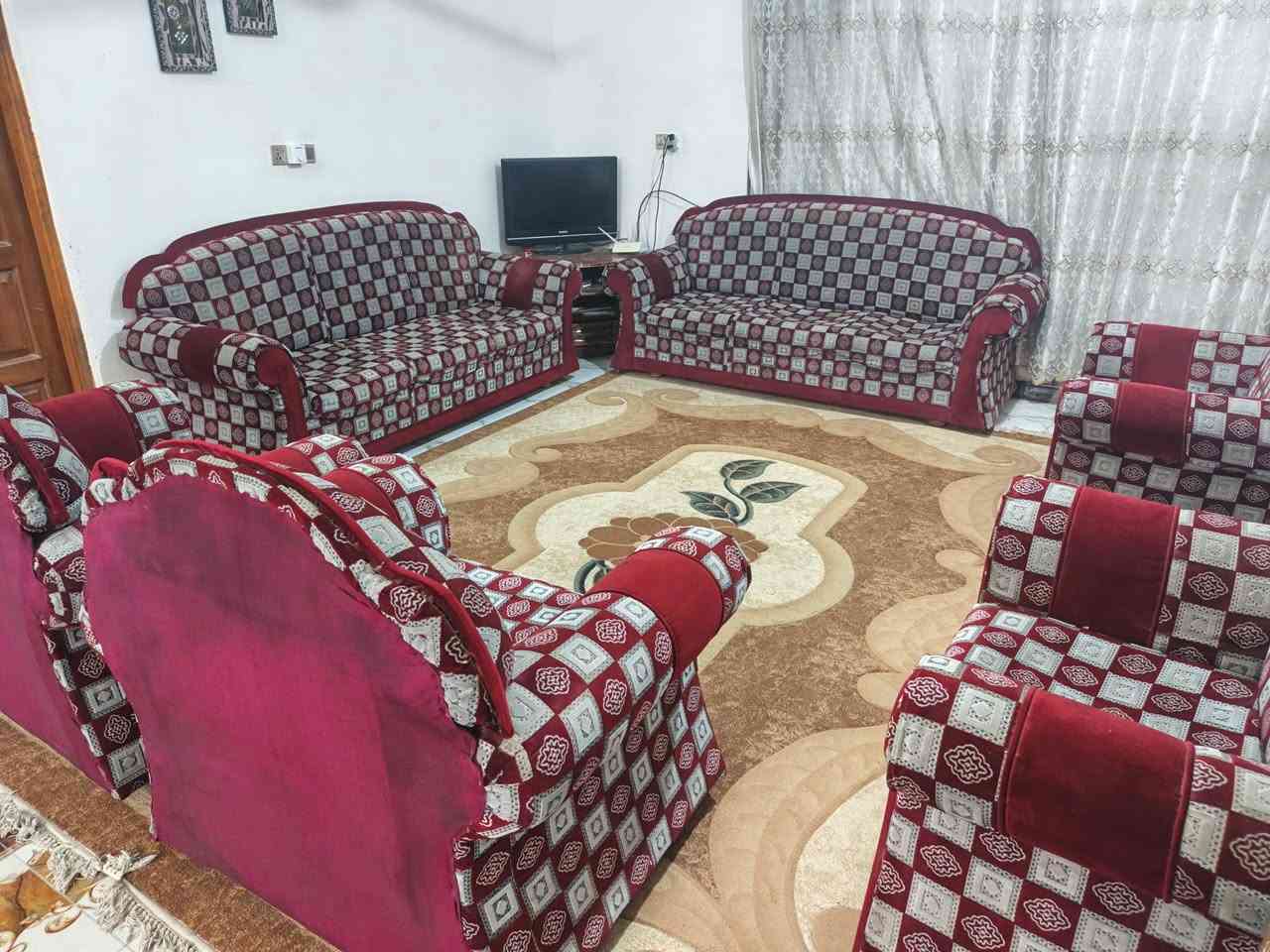 السلام عليكم 
تخم 10 مقاعد تزكام قماشه حلو نظيف 
السعر 350 
رقم الهاتف ***********
