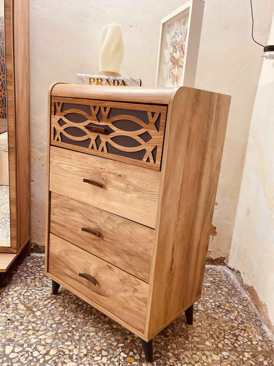 #غرفة_تركيه_للبيع_نضافه 💯 🛏️🪞
من هوم سنتر وكالة الأصلية 8⃣ قطع
سرير مخزن جديدة ولا شخط ولا زلغ 
ملائمة للعرسان غرفة حلوه تكمه ثكيله
مستعجلين على البيع سبب الأنتقال
***********
