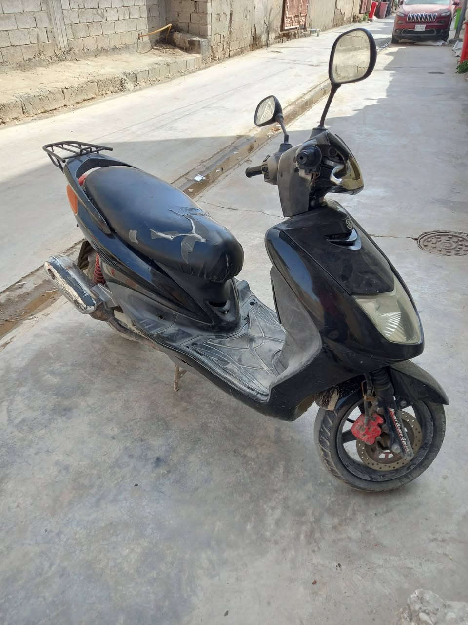 السلام عليكم دراجه سكنس  للبيع مكينه نضيفه ودراجه نضيفه وشغاله من كل نواحي  ***********
