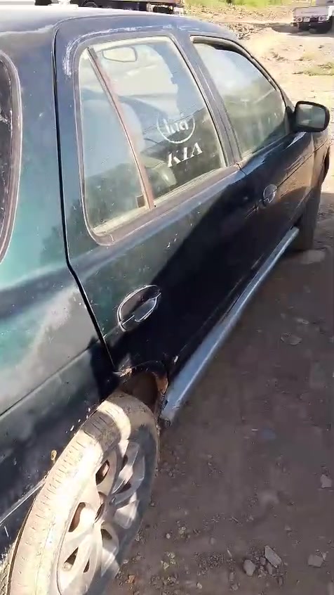 كيه سيفيه
موديل ٩٦ 
سياره عضمتها حلوه خير من الله
كير صدر تايرات مكينه بيها بخار قليل 
بدون تنقيص  رقم ديالى 
مكانها ديالى الرازي مجاور الطب العدلي 
***********  
السعر ٢٥
