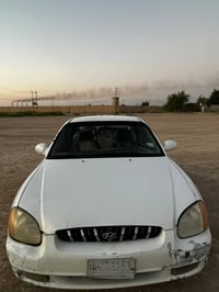 متاح سوناتا وفود موديل 2000 مكينة 2700 سنه رقم بغداد  تبريد ثلج  ترايك...