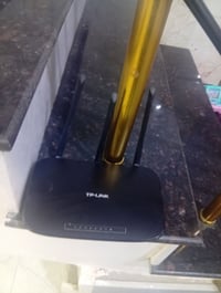 راوتر مستعمل للبيع للتواصل الإتصال بالرقم 07801176941