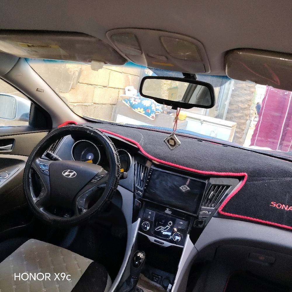 سيارة هونداي باللون الأصفر بحالة جيدة، مع تصميم داخلي مشدود. مناسبة للمدن والسياقة الطويلة. السعر ملائم وقابل للتفاوض بمحافظة مكان الإقامة.